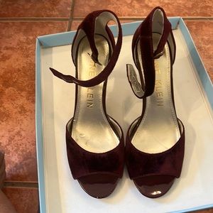 Anne Klein heels Ankle strap size 7 M velvet purple beautiful